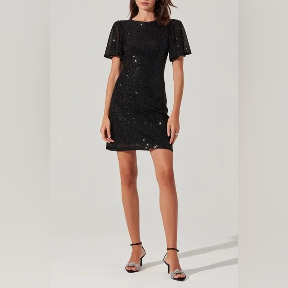 Astr Dresses & Skirts - ASTR Sequin Mini Dress in Black